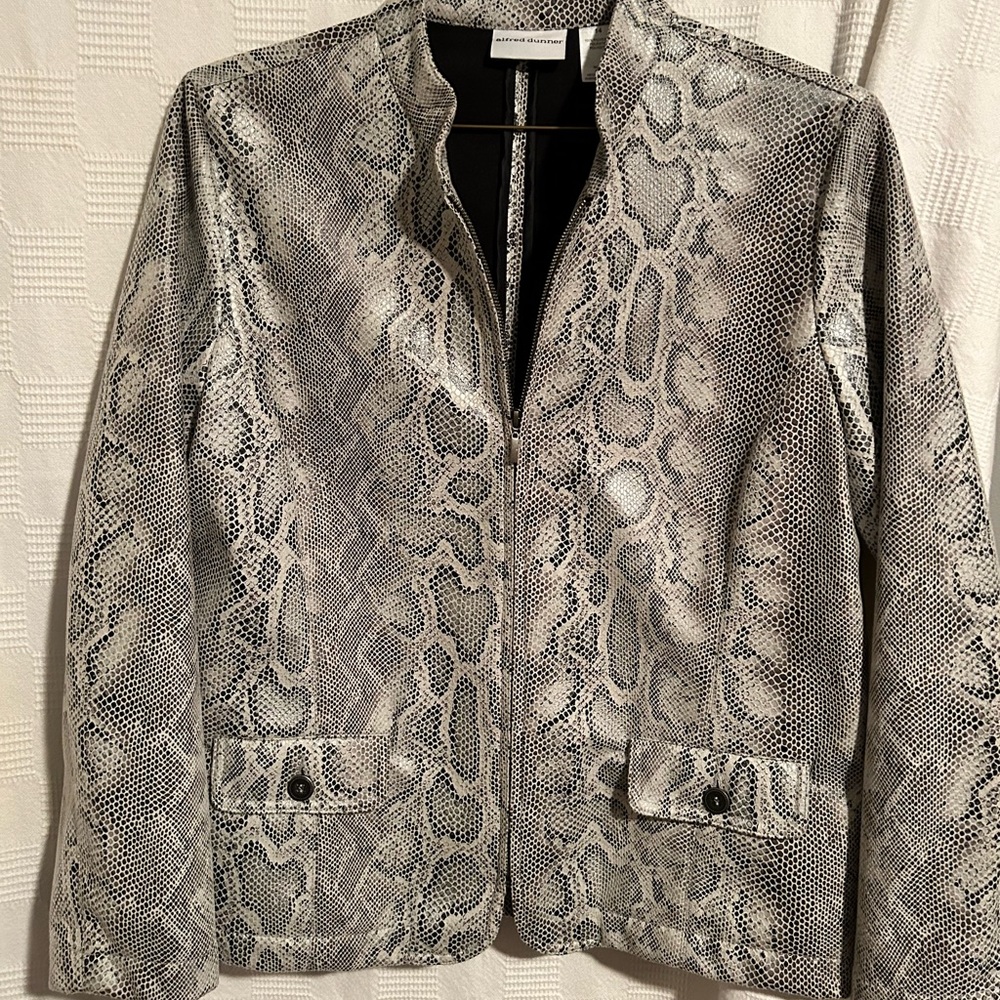 Alfred Dunner zip front jacket, black/white reptile print, band collar, 14